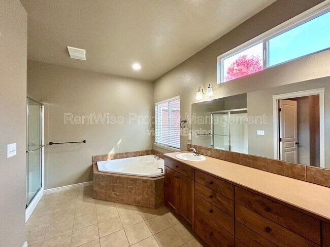Building Photo - 2253 W los Flores Dr