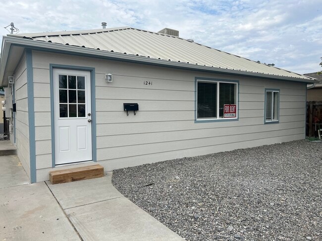 Building Photo - 1241 Kennedy Ave