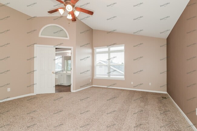 Building Photo - 1122 The Crossings Dr