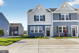 Building Photo - 561 Norwood Dr