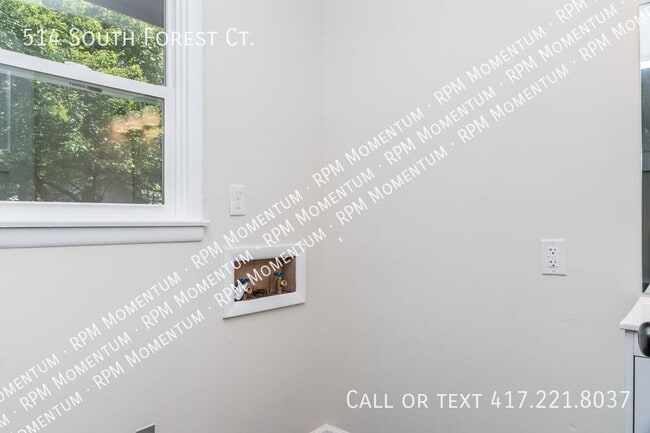 Building Photo - 514 S Forest Ct