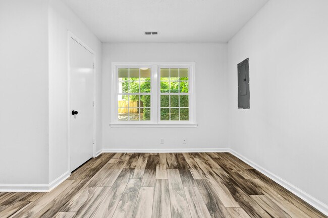 Building Photo - 317 Ross Ave