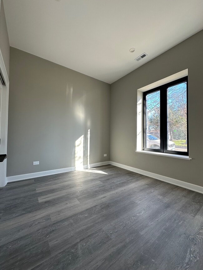 Building Photo - 5912 N Nashotah Ave