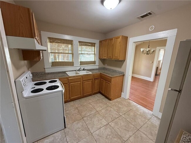 Building Photo - 135 N Carlen St