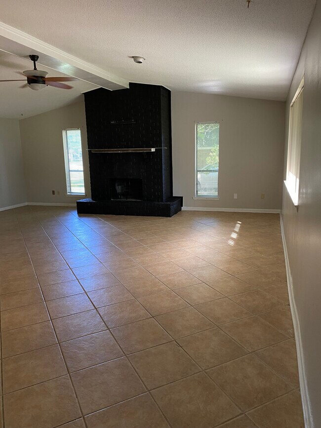 Building Photo - 56105 Diamondhead Dr E