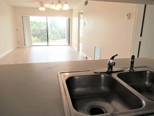 Building Photo - Water/Pool Front 2/2 Annual Unfurnished Condo 3rd  Floor Villa Palma Del Mar