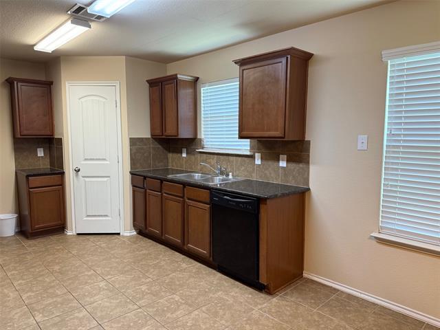 Building Photo - 1206 Rainer Dr