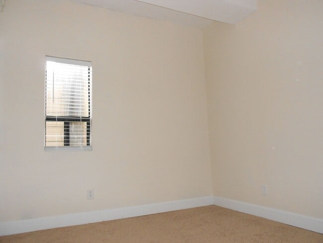 Building Photo - 1 Bedroom Apartment in Downtown Athens - S...
