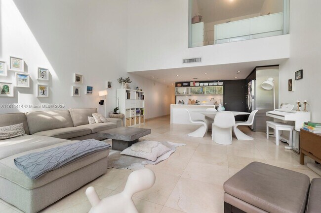 Building Photo - 6000 Collins Ave