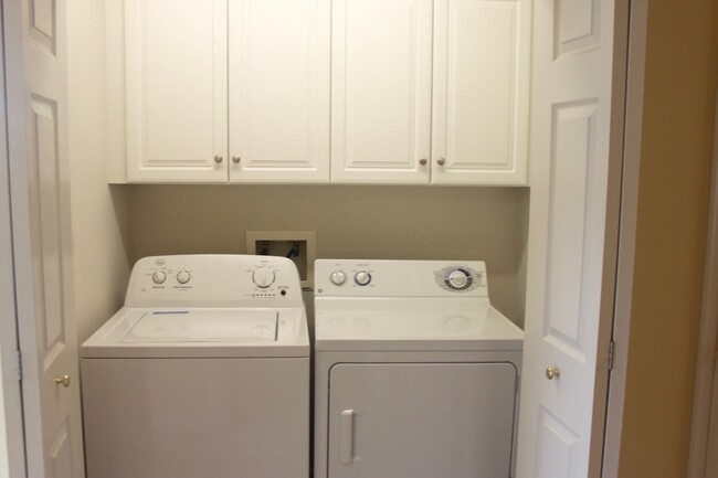 Building Photo - Spacious 3-Bedroom End Unit in Liberty Squ...