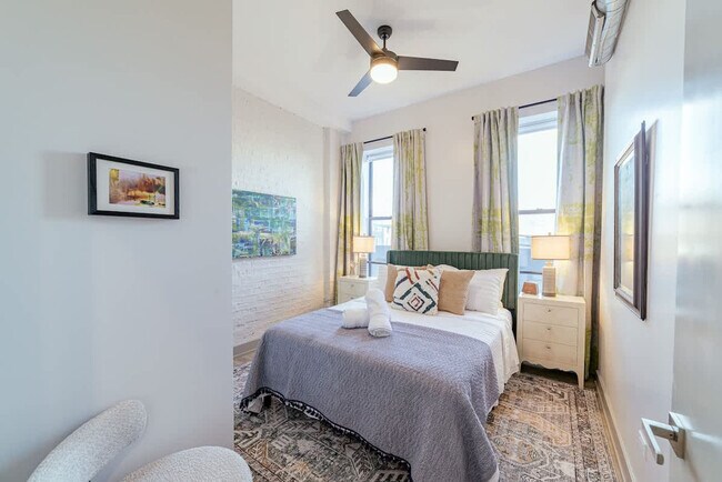 Building Photo - 1954 W North Ave