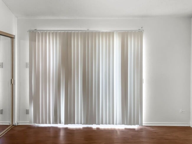 Building Photo - Cozy 2 Bed 1 Bath Duplex Property!