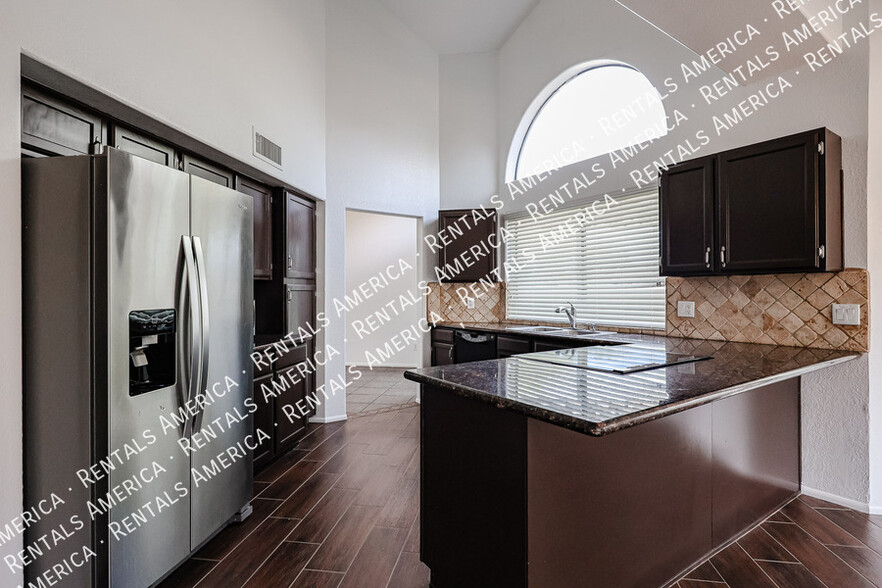 Building Photo - 967 E Rockwell Dr