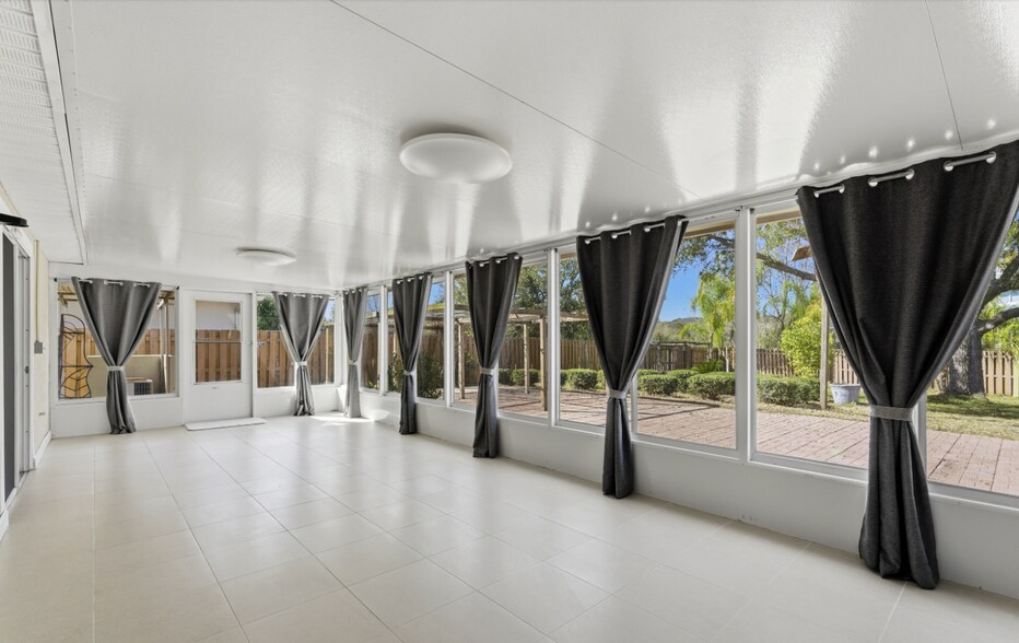 Building Photo - 14626 Falling Waters Dr