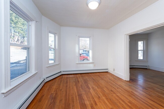 Building Photo - 26 Wilson St