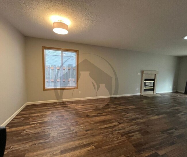 Building Photo - Single Level House - Move-in Ready Early July