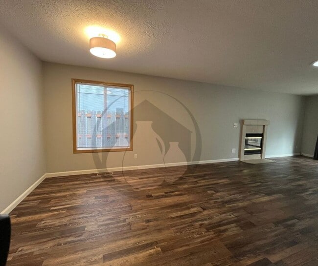 Building Photo - Single Level House - Ready to Move In