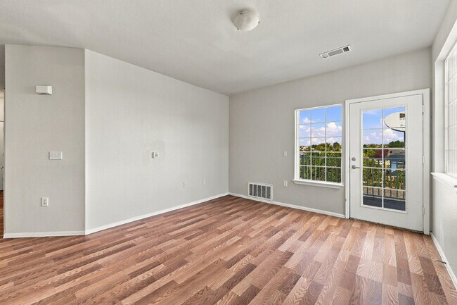 Building Photo - 2662 S Cathay Way