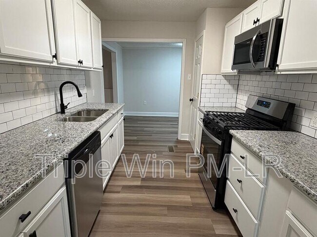 Building Photo - 8010 Westwood Ave