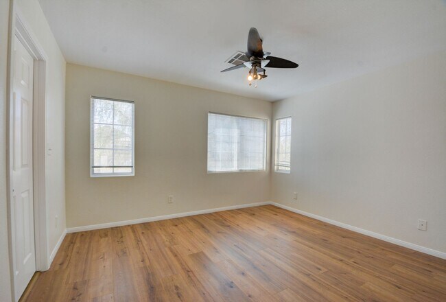 Building Photo - Beautiful two bedroom in great location