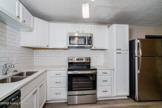 Building Photo - 5405 Tivoli Dr
