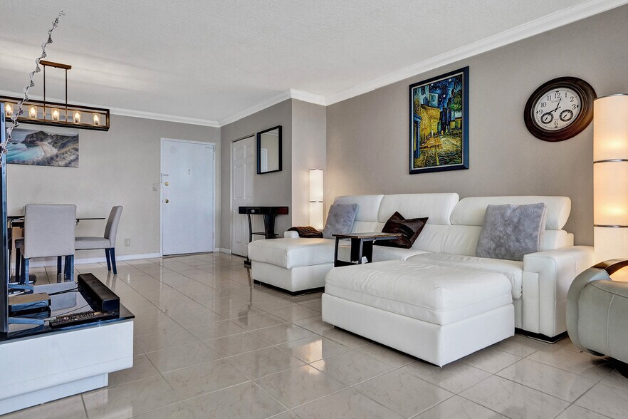 Building Photo - 3180 S Ocean Dr
