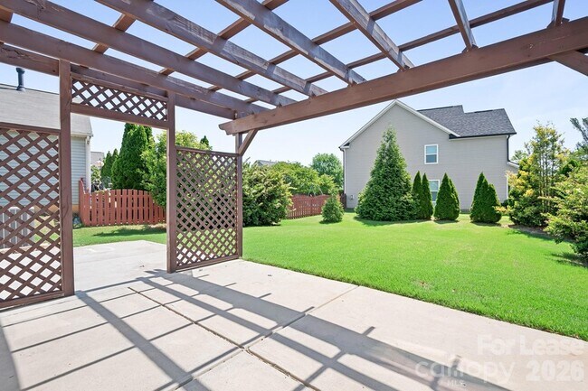 Building Photo - 2059 Blue Iris Dr