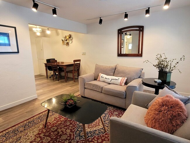 Building Photo - 824 NE 4th St