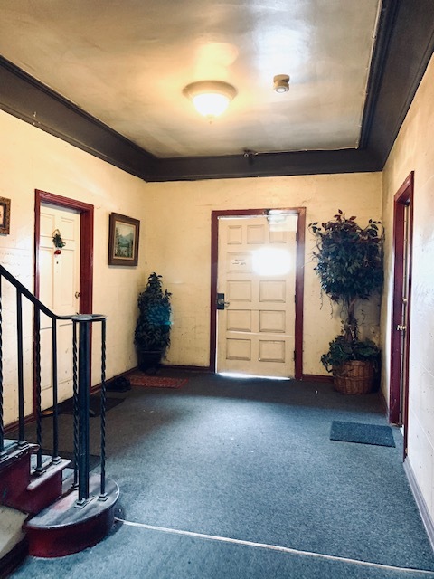 Homely entrance - 2329 Crenshaw Blvd