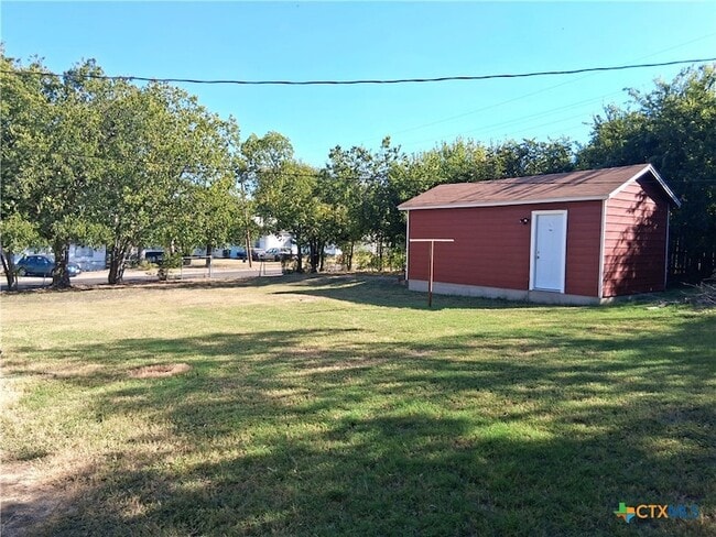 Building Photo - 902 Evetts Rd