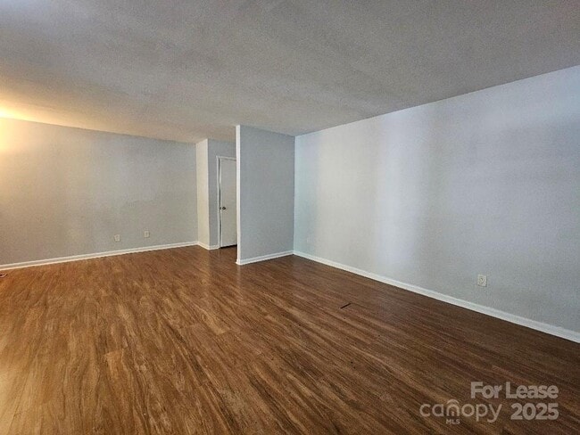 Building Photo - 4604 Coronado Dr