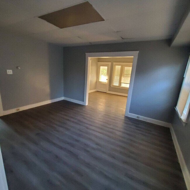 Building Photo - 12098 Chesterfield Ave