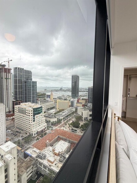 Building Photo - 225 N Miami Ave