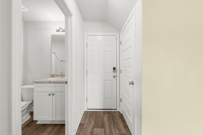 Building Photo - 5832 Viking Wy