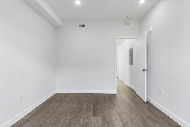 Building Photo - 917 N 15th St