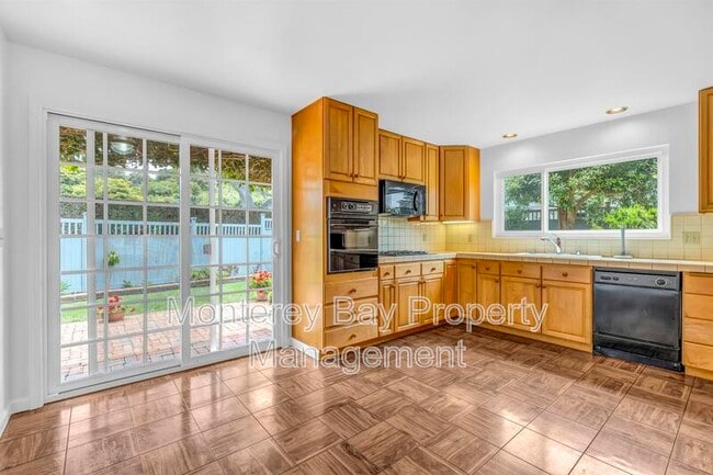 Building Photo - 2937 Lupin Ln