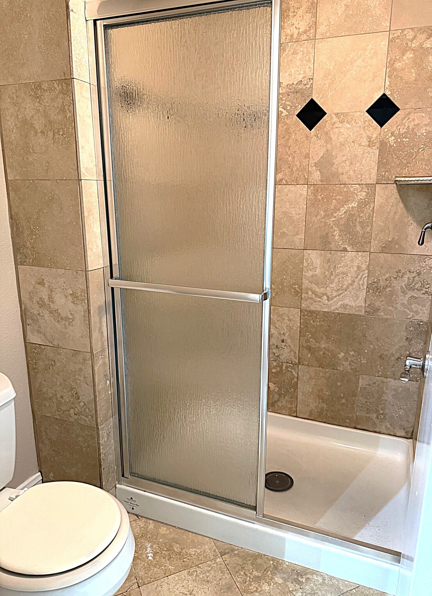Shower Tub combo in Guest/ bedroom two bath - 545 S Ranch View Cir