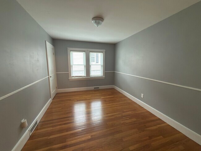 Building Photo - 573 Spruce St