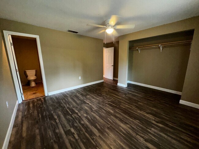 Building Photo - Cozy & Private 2-Bedroom Duplex Rental in Ocala