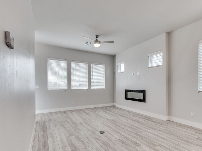 Building Photo - 2543 NW 132nd Pl