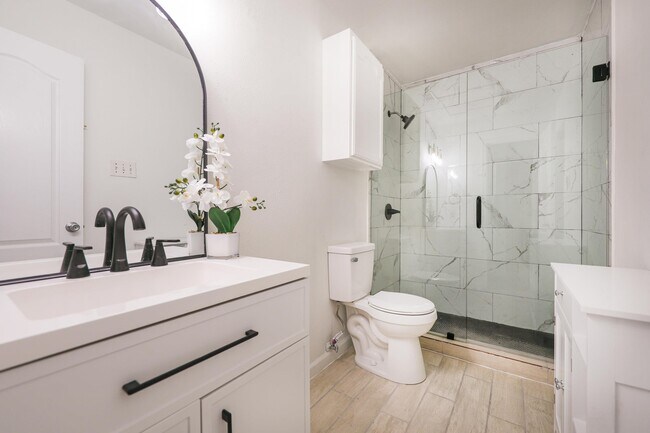 Building Photo - 1000 Ranchway Dr