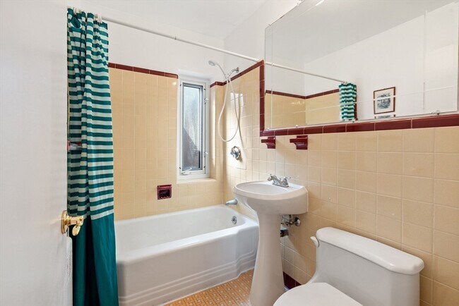 Building Photo - 130 Boylston St