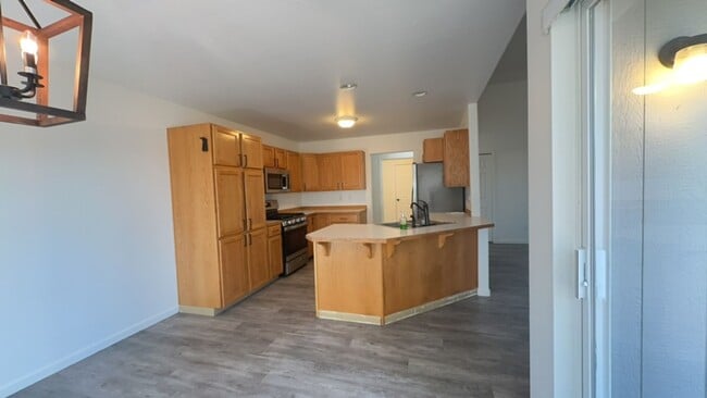 Building Photo - Charming 3 Bedroom / 2 Bathroom Home in NW Redmond