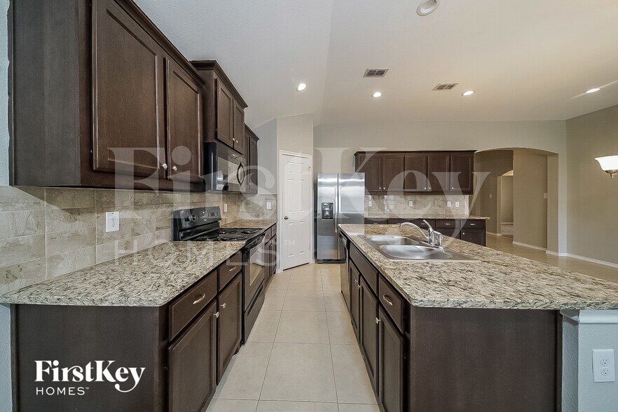 Building Photo - 2513 Weatherford Heights Dr