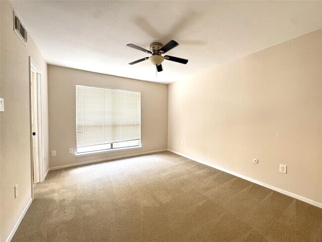 Building Photo - 1083 Country Pl Dr