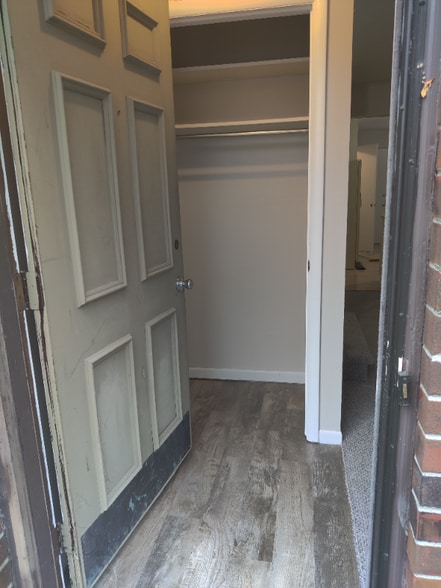 Building Photo - 5507 Glenridge Dr