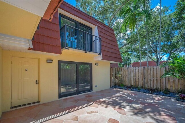 Building Photo - 9919 NW 6th Ct