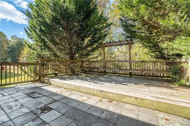 Building Photo - 3755 Uppark Dr