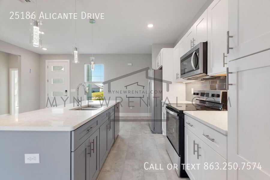 Building Photo - 25186 Alicante Dr