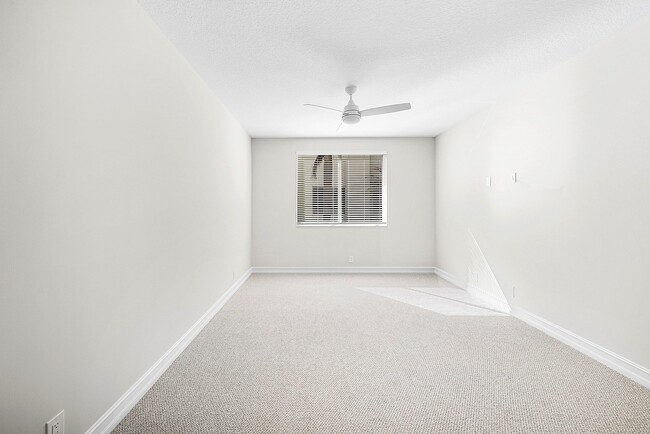 Building Photo - 106 Palm Bay Dr